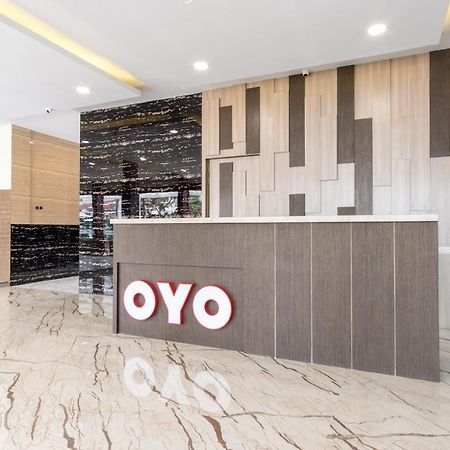 Oyo 727 Merlion Hotel Медан Экстерьер фото