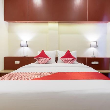 Oyo 727 Merlion Hotel Медан Экстерьер фото