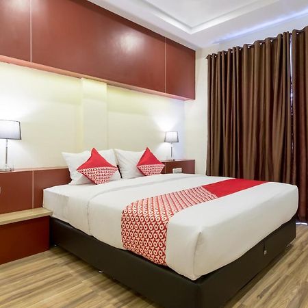 Oyo 727 Merlion Hotel Медан Экстерьер фото