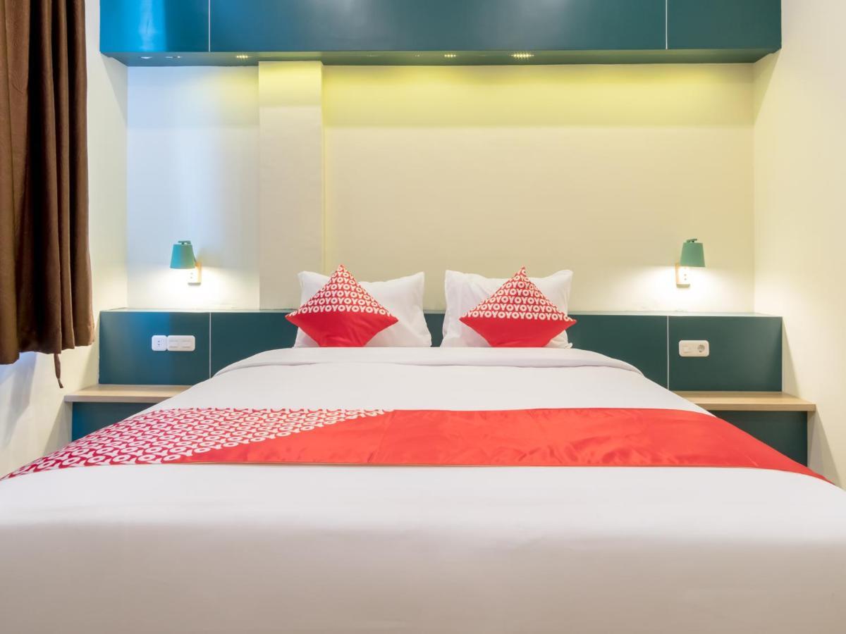 Oyo 727 Merlion Hotel Медан Экстерьер фото