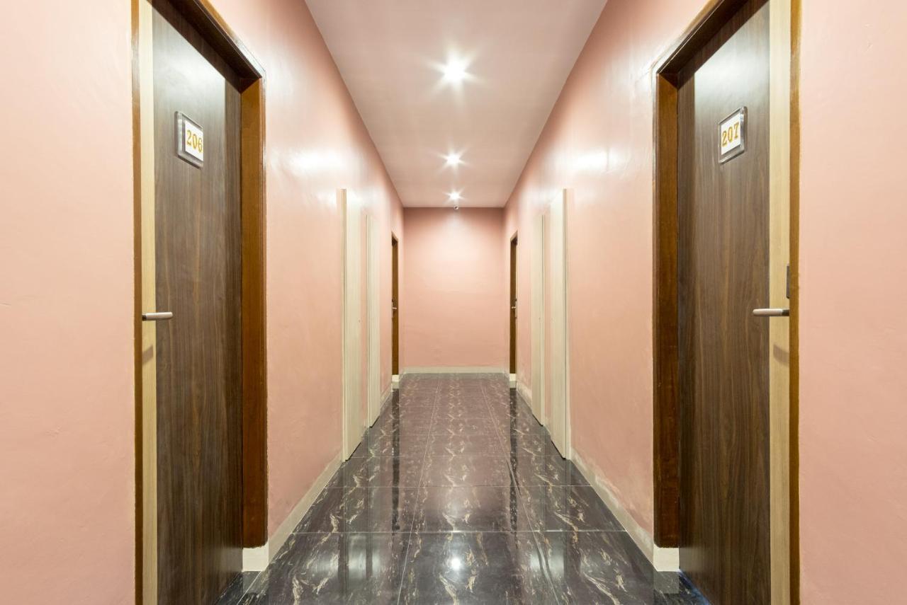 Oyo 727 Merlion Hotel Медан Экстерьер фото