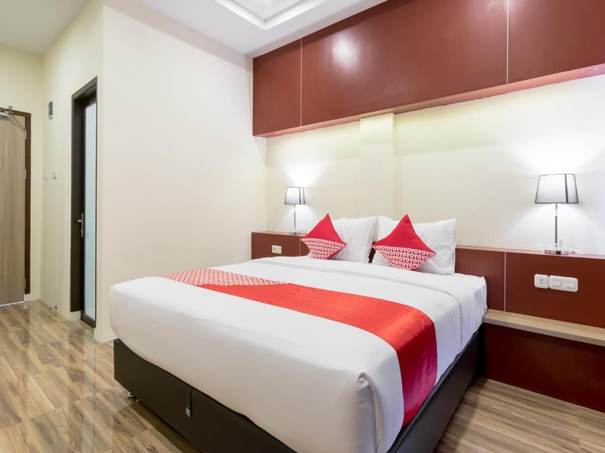 Oyo 727 Merlion Hotel Медан Экстерьер фото