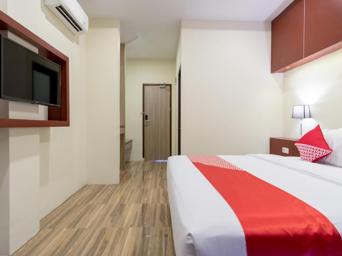Oyo 727 Merlion Hotel Медан Экстерьер фото