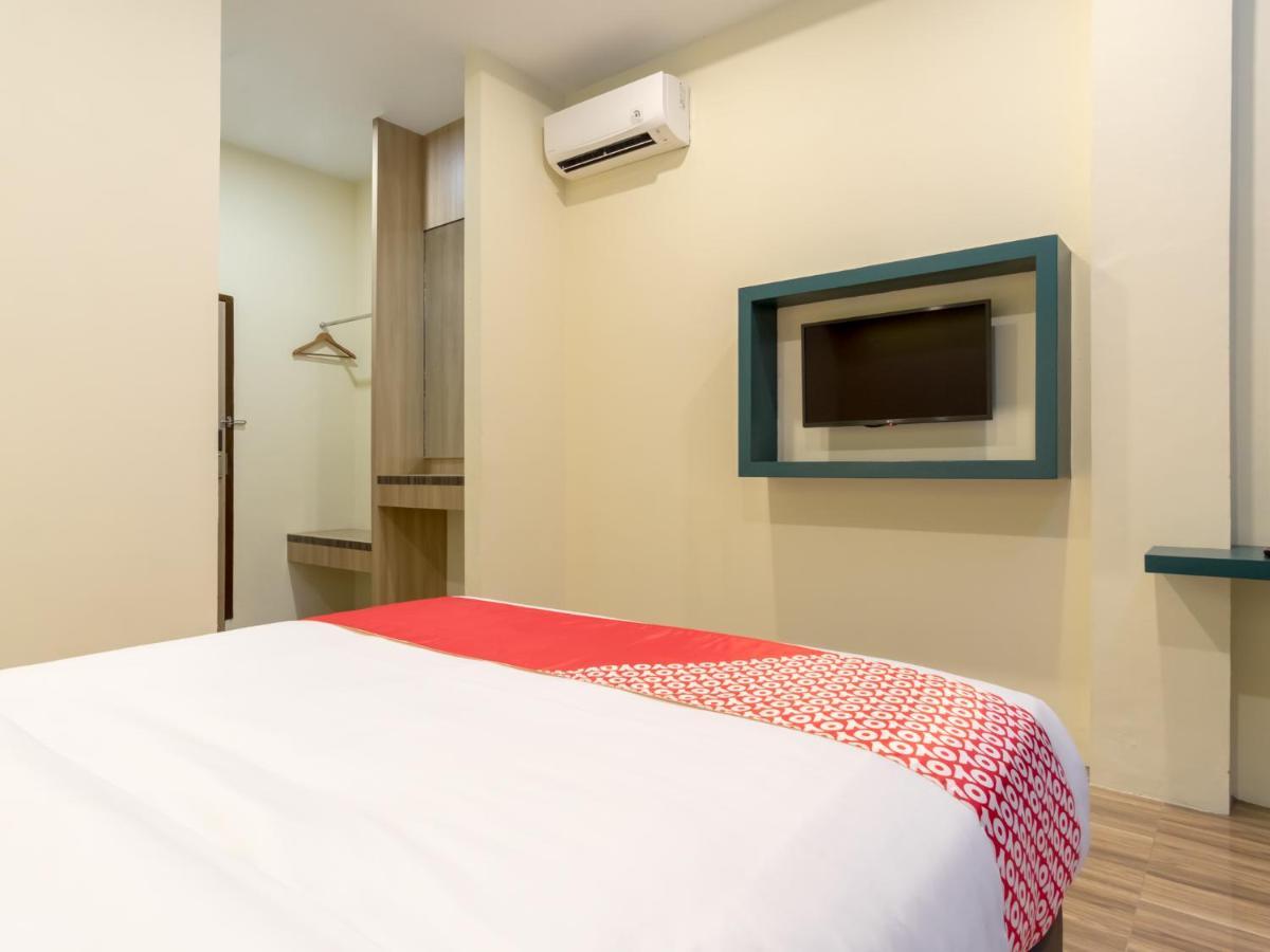 Oyo 727 Merlion Hotel Медан Экстерьер фото