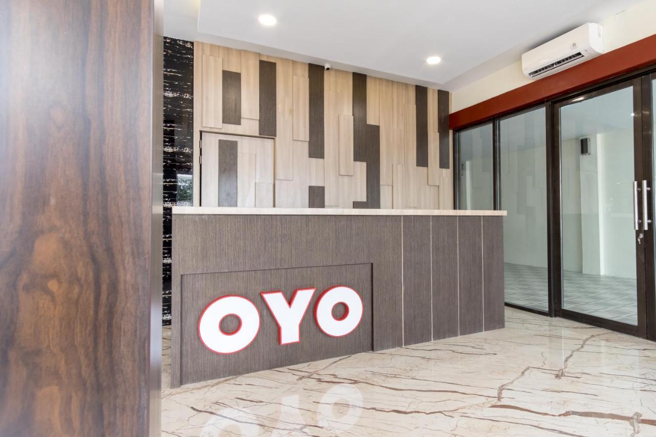 Oyo 727 Merlion Hotel Медан Экстерьер фото