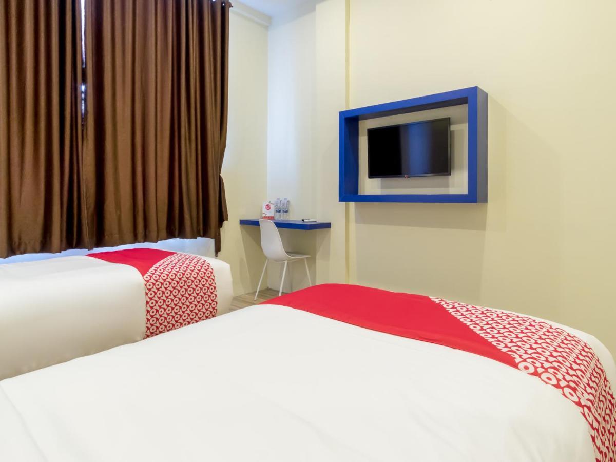 Oyo 727 Merlion Hotel Медан Экстерьер фото