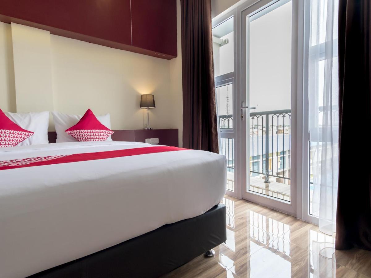 Oyo 727 Merlion Hotel Медан Экстерьер фото