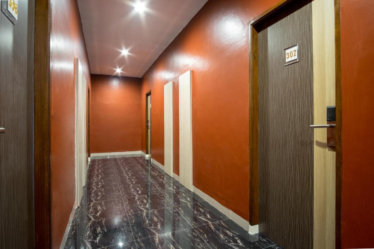 Oyo 727 Merlion Hotel Медан Экстерьер фото
