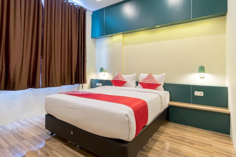 Oyo 727 Merlion Hotel Медан Экстерьер фото