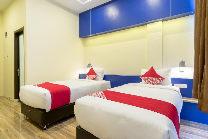 Oyo 727 Merlion Hotel Медан Экстерьер фото