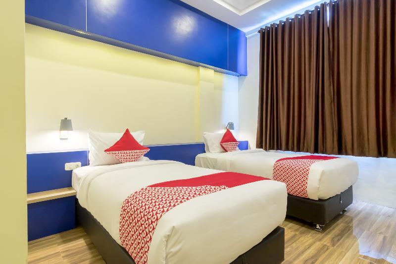 Oyo 727 Merlion Hotel Медан Экстерьер фото