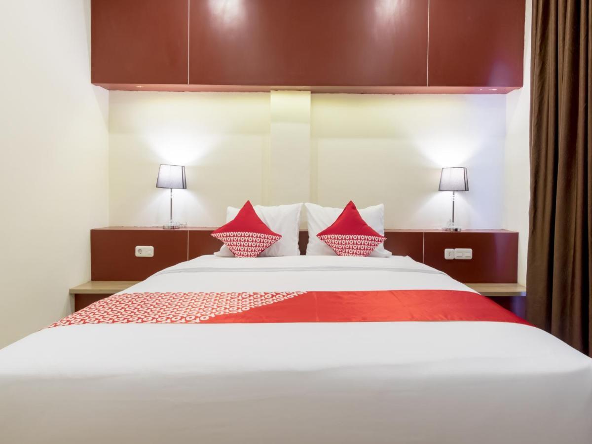 Oyo 727 Merlion Hotel Медан Экстерьер фото