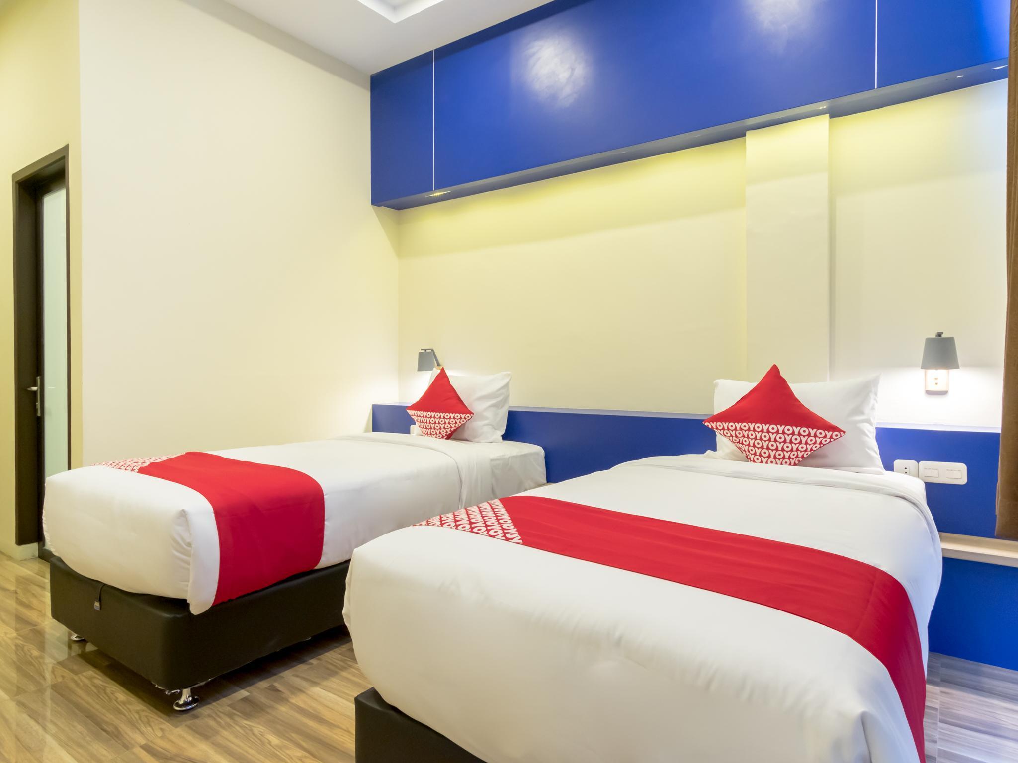 Oyo 727 Merlion Hotel Медан Экстерьер фото