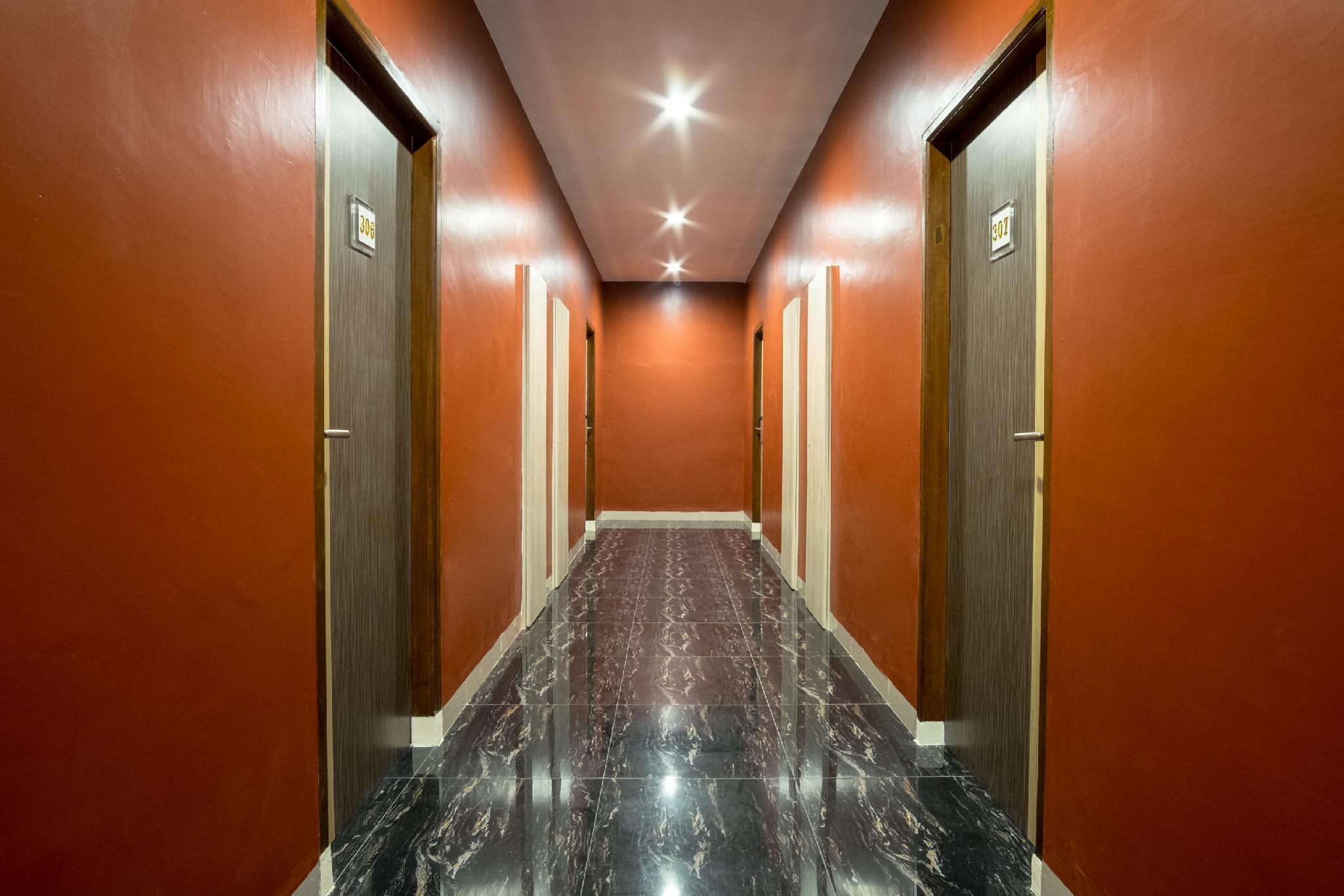Oyo 727 Merlion Hotel Медан Экстерьер фото