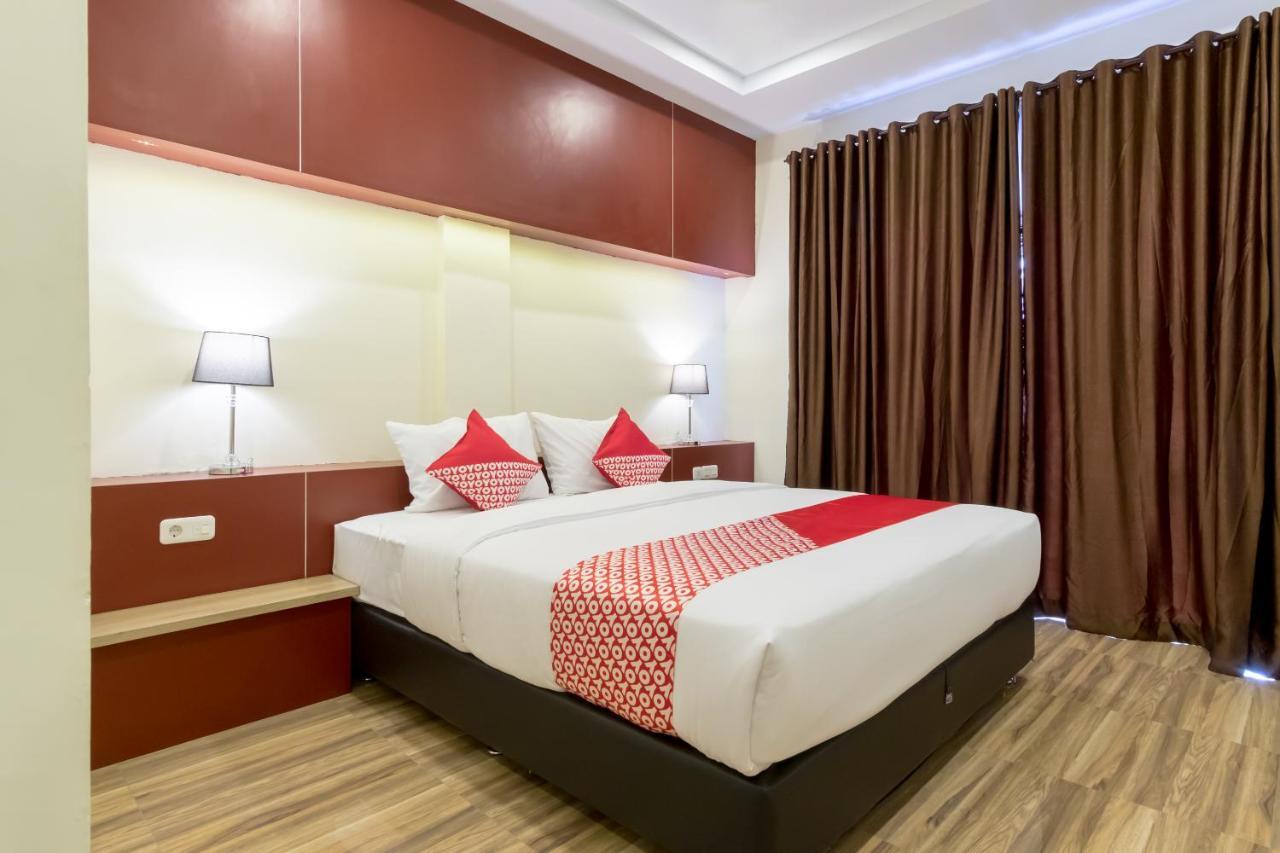 Oyo 727 Merlion Hotel Медан Экстерьер фото
