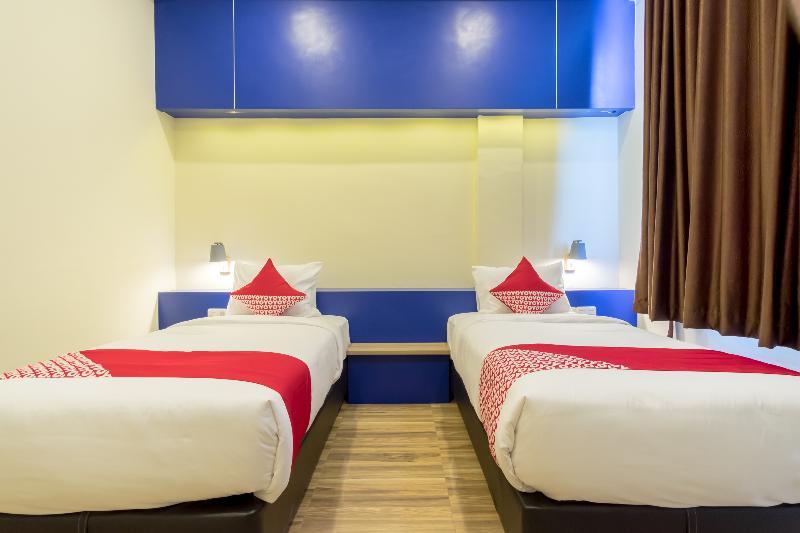 Oyo 727 Merlion Hotel Медан Экстерьер фото